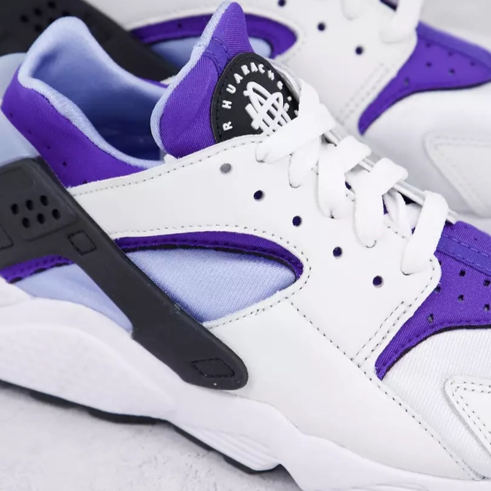 NWT Nike Air Huarache Women’s Sneakers - Picture 7 of 9